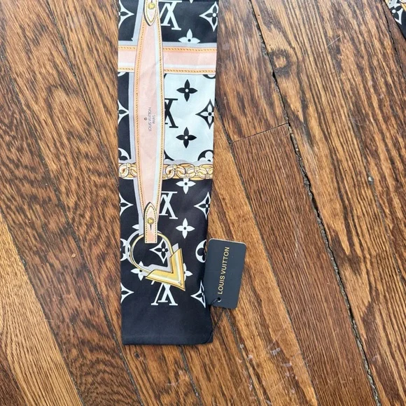 Louis Vuitton Black and White Monogram Silk Bandeau - Picture 3 of 4